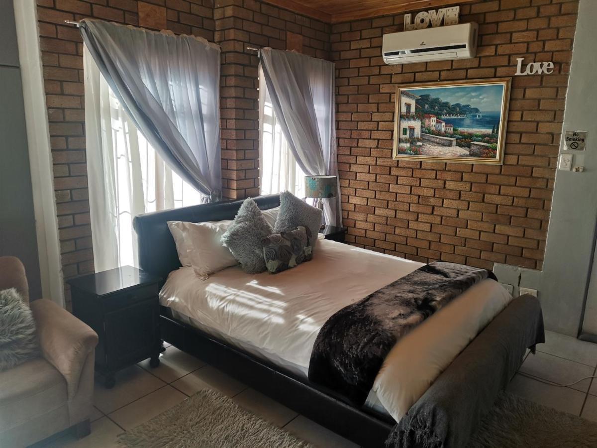 Neon Moon Hotel Welkom Luaran gambar